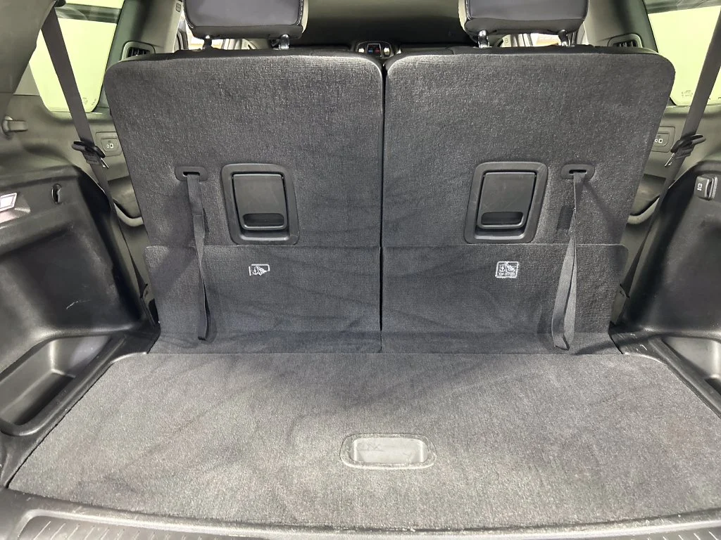 Used 2021 Silver Jeep Altitude image 21