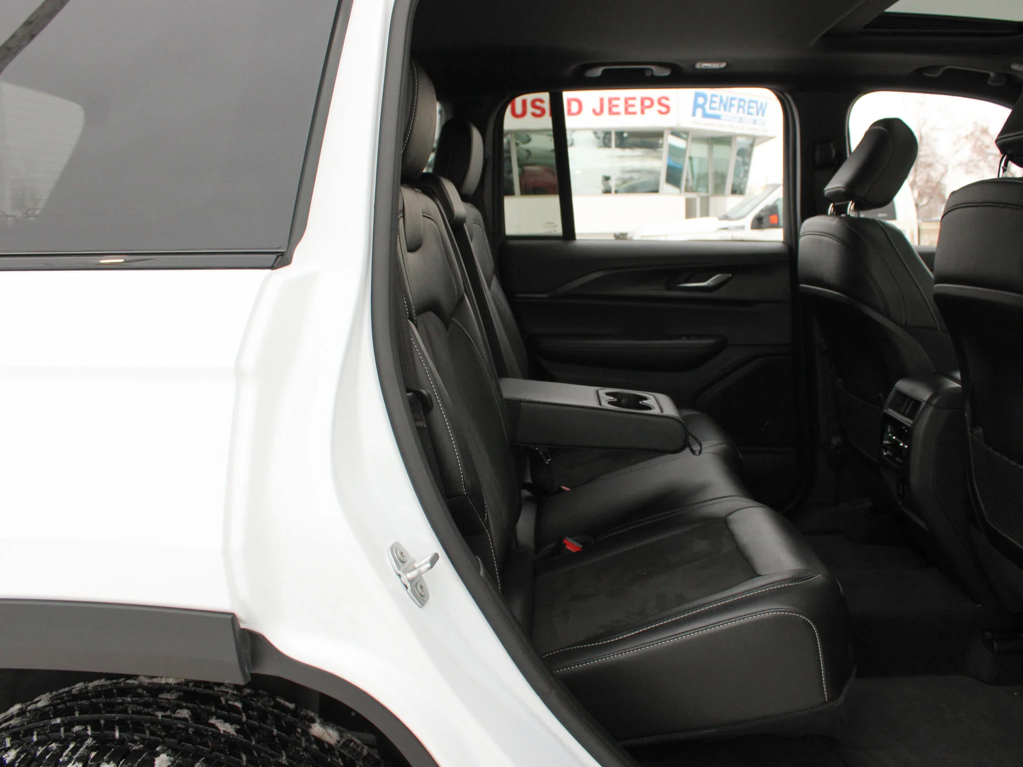 Certified Used 2025 White Jeep Altitude * No Accidents | Trailer Tow Pack | V6 | Adaptive Cruise | Sunroof image 20