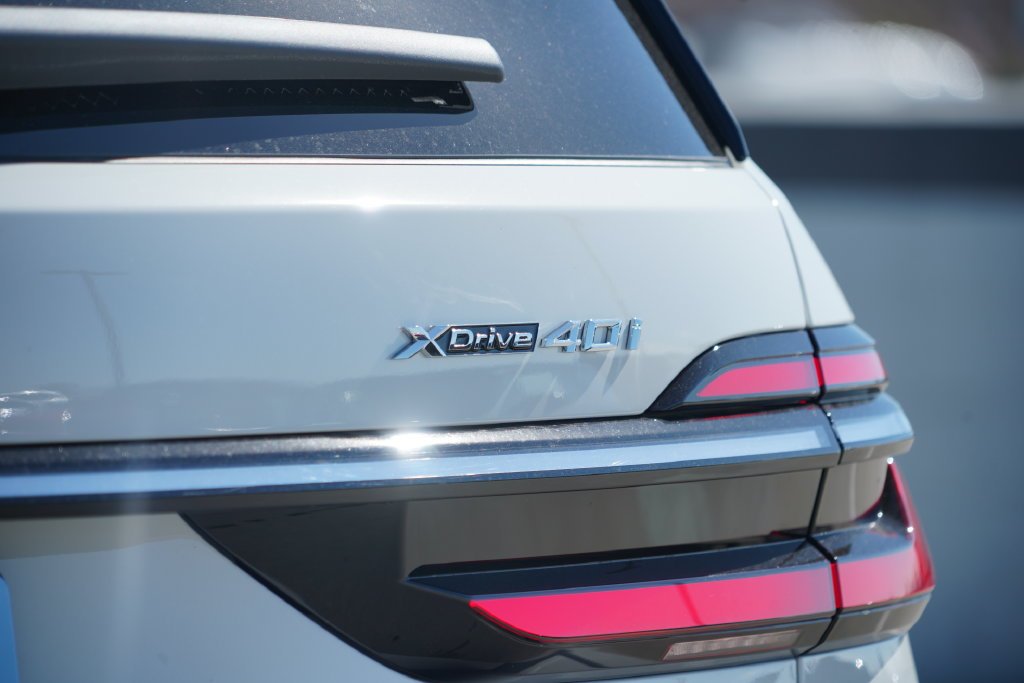 New 2027 Alpine White BMW xDrive40i image 8