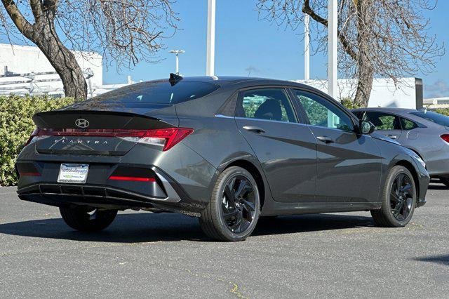 New 2026 Amazon Gray Hyundai SEL Sport Premium image 4