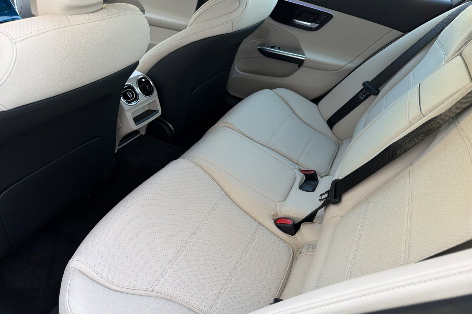 New 2026 Polar White Mercedes-Benz C 300 image 9