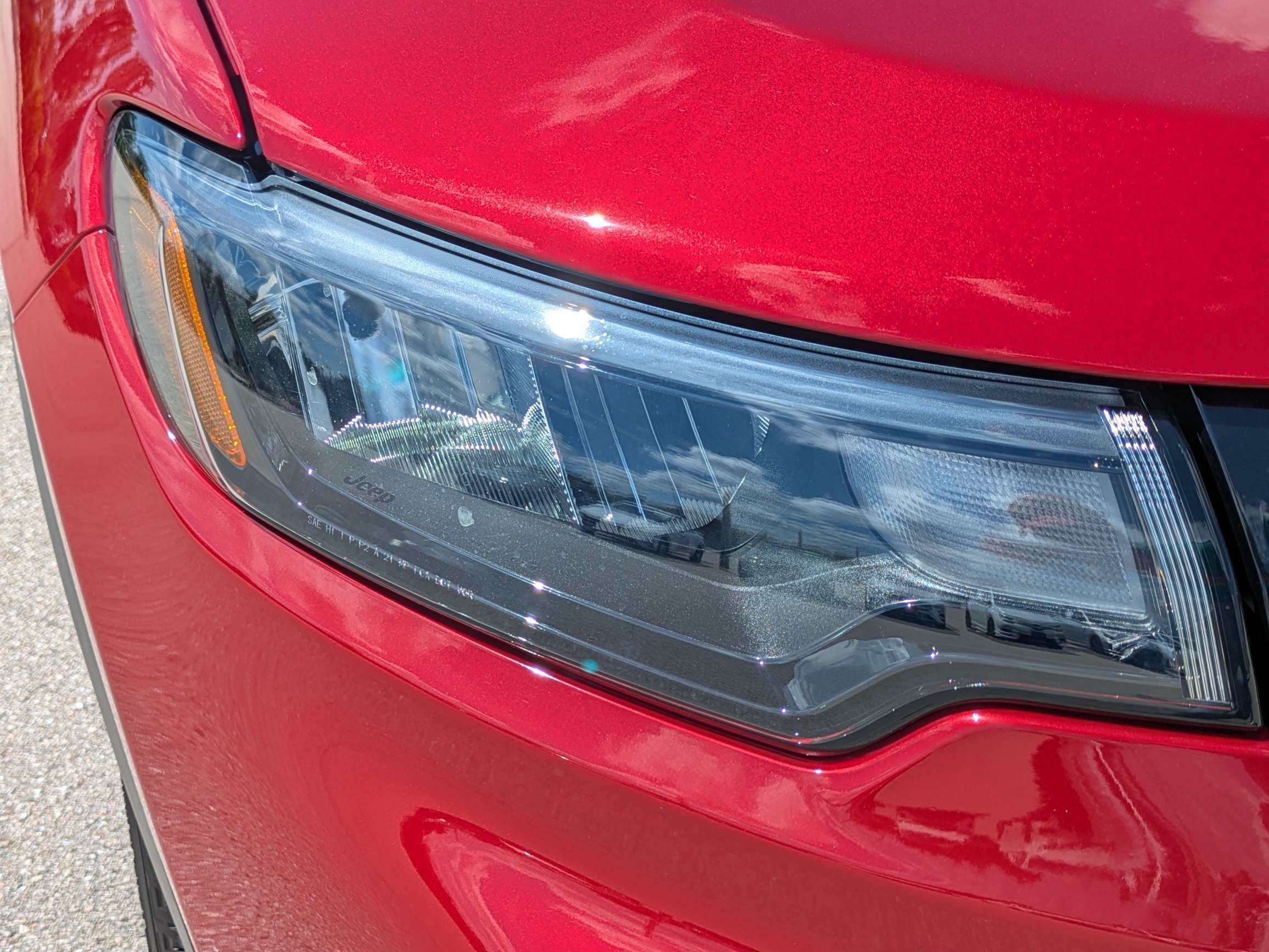 Used 2025 Red Hot Pearlcoat Jeep Latitude image 10