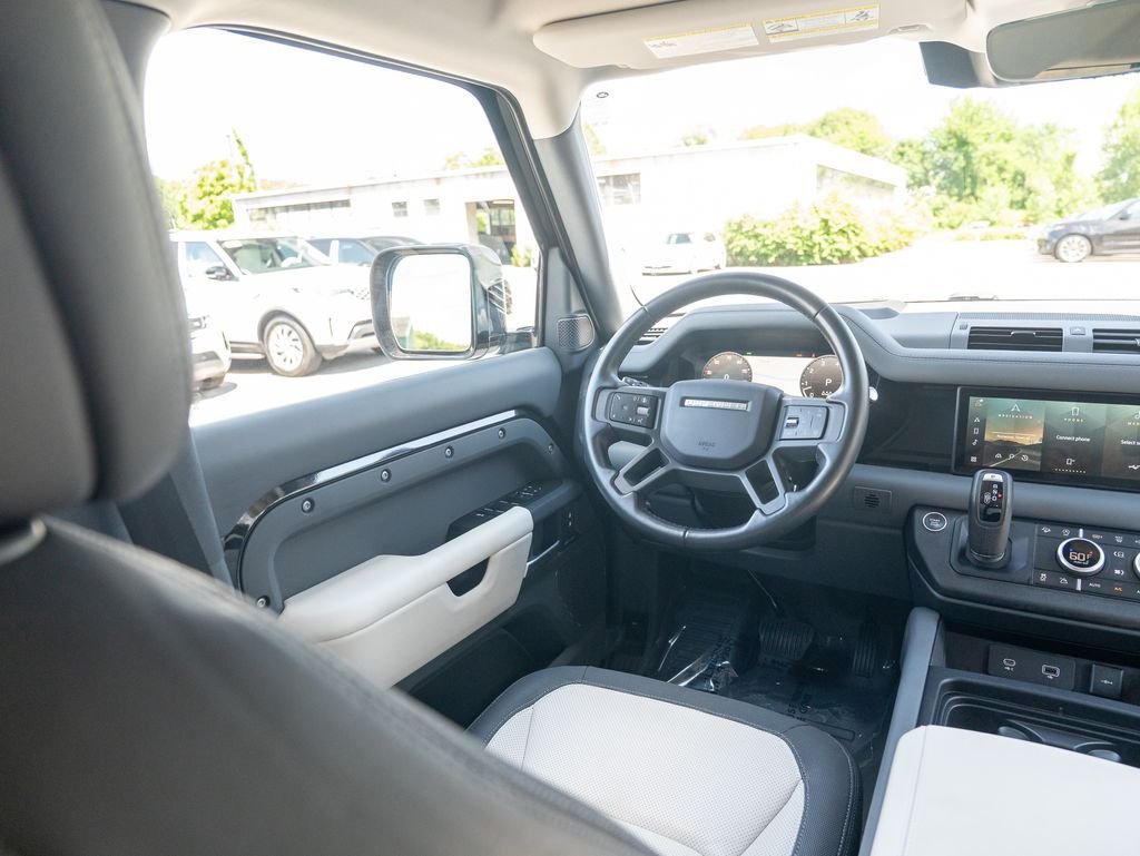 Certified Used 2024 Black Land Rover X-Dynamic SE image 19