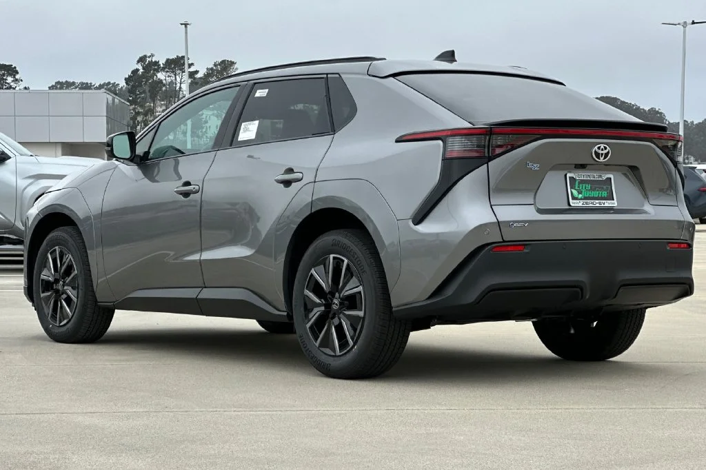 New 2027 Heavy Metal <sup>1</sup> Toyota  XLE image 6