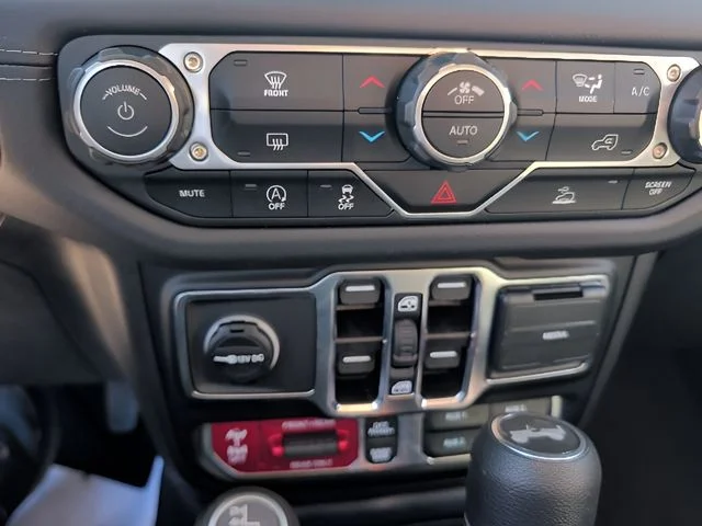 Used 2025 White Jeep Rubicon image 22