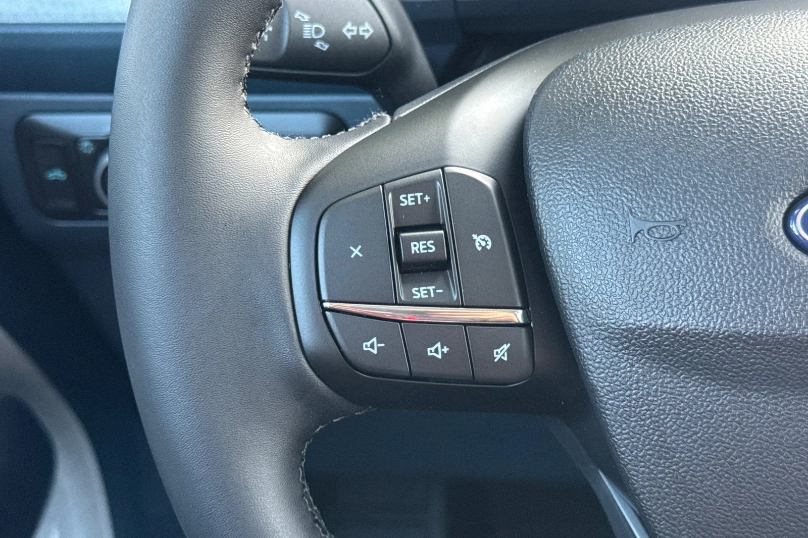 New 2026 Carbonized Gray Metallic Ford XLT image 25