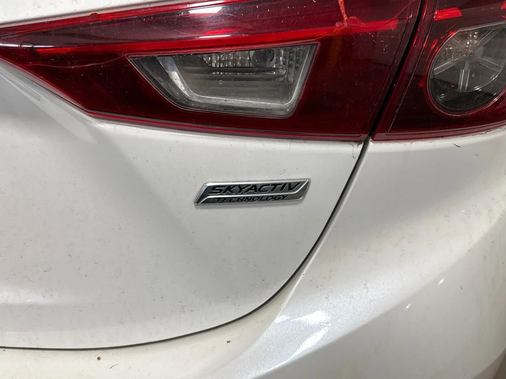 Used 2015 White Mazda i Touring image 5