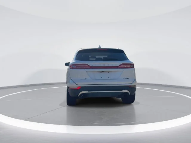 Used 2016 White Lincoln Reserve image 7
