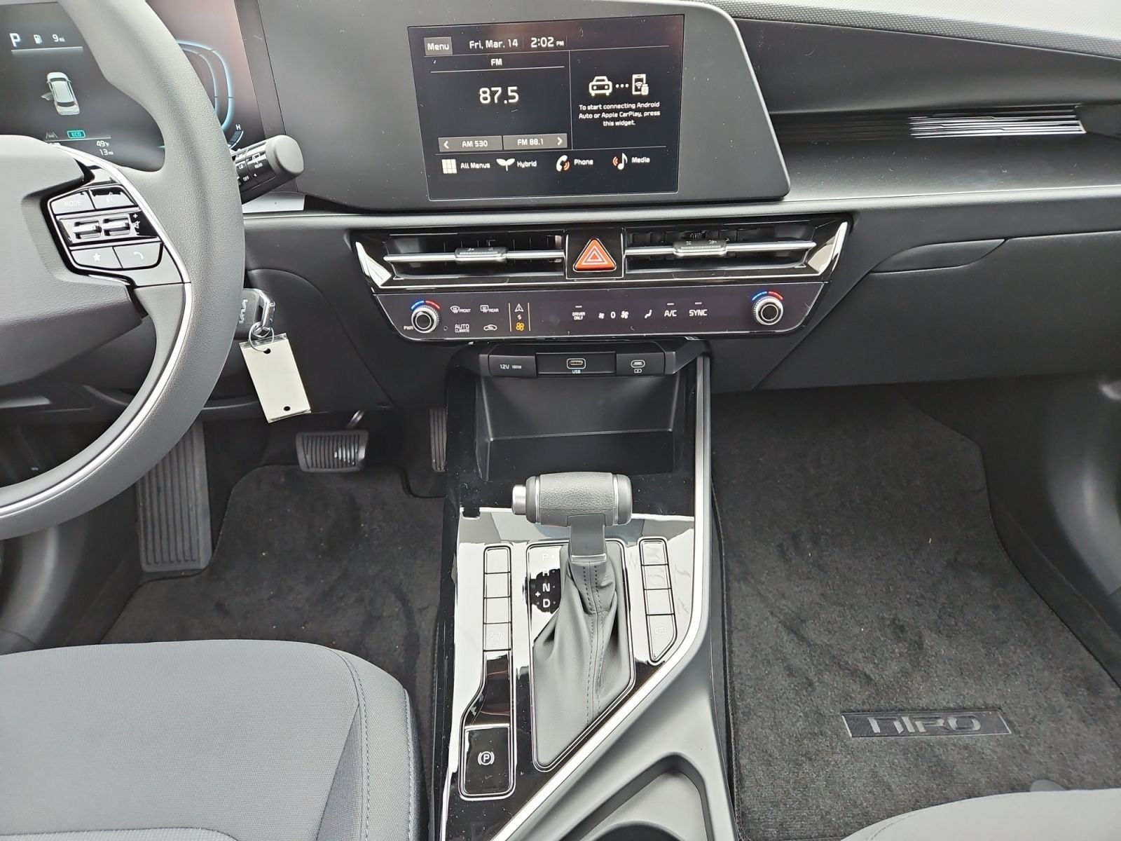2025 Kia Niro LX - Photo 11