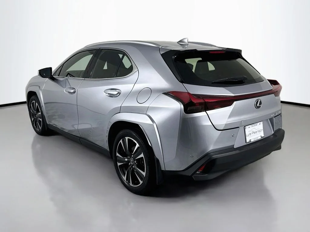 Used 2023 Iridium Lexus 250h Premium image 3