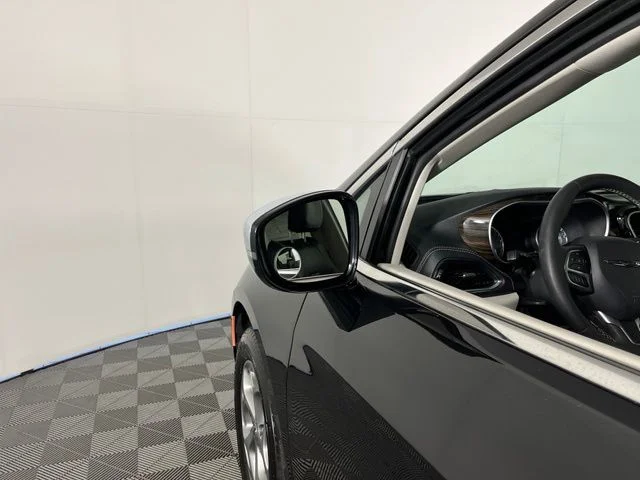 Used 2023 Black Chrysler Limited image 14