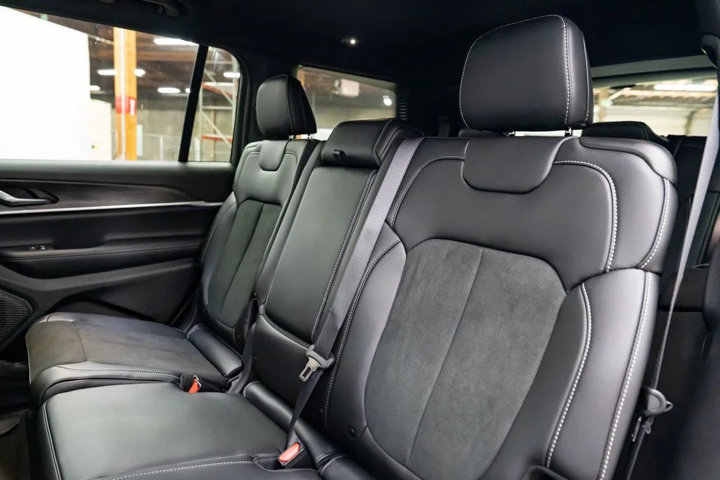 New 2026 Baltic Gray Metallic Clear-Coat Exterior Paint Jeep Altitude image 27