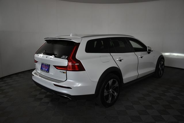 Used 2021 White Volvo T5 image 10