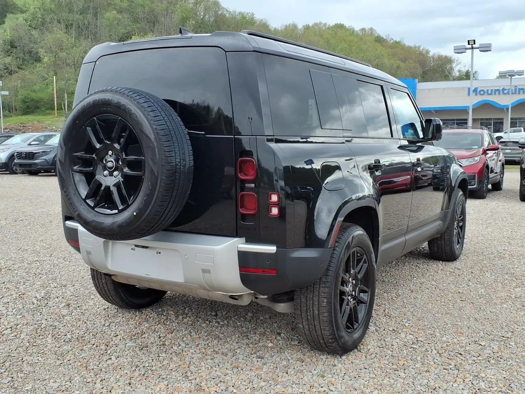 Used 2025  Land Rover S image 7