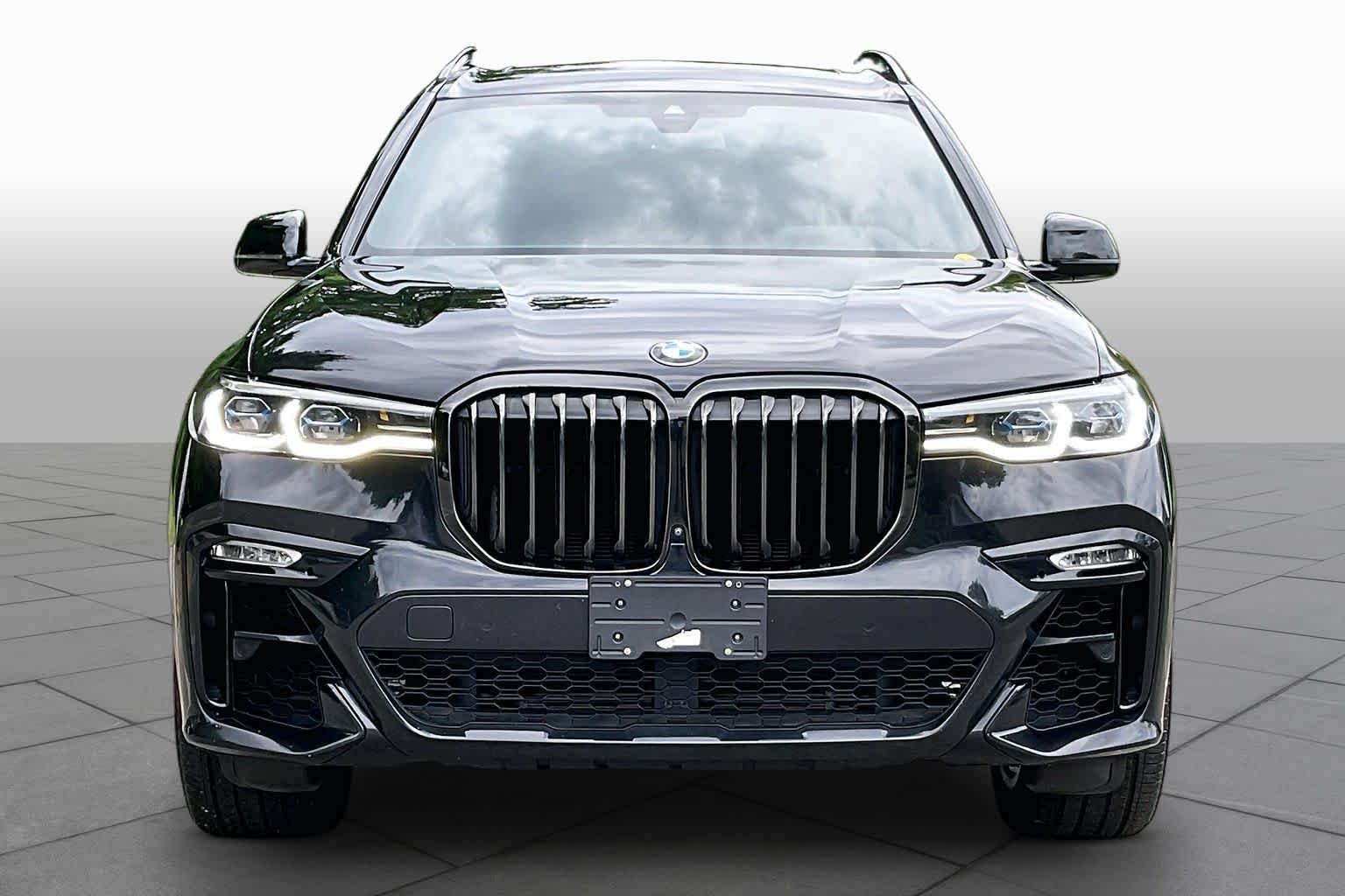 Used 2022 Black Sapphire Metallic BMW M50i image 3