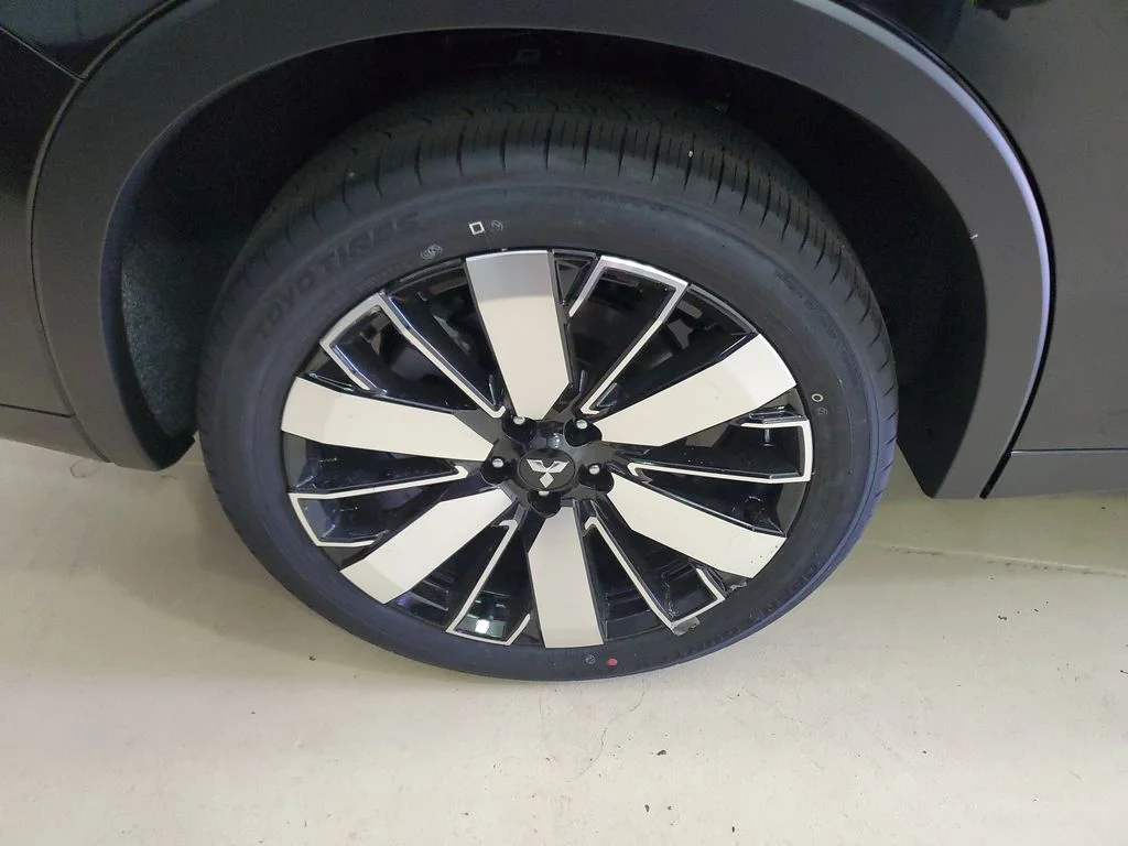 New 2026 Black Mitsubishi SEL image 7