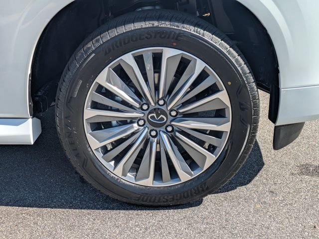 New 2026 RADIANT WHITE INFINITI Luxe 2WD image 11