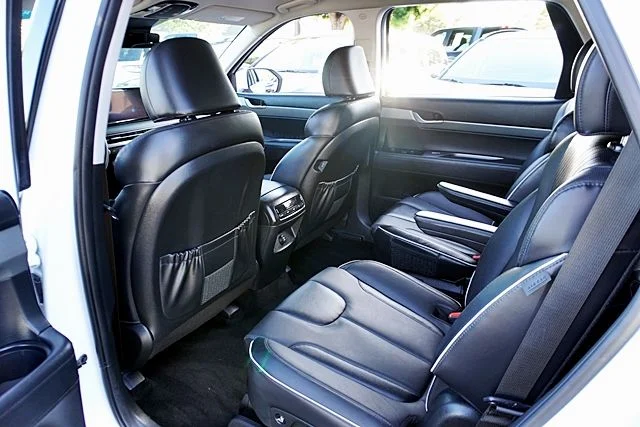 Used 2025 White Hyundai SEL image 16