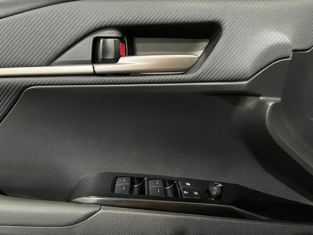 2025 Toyota Camry SE - Photo 13