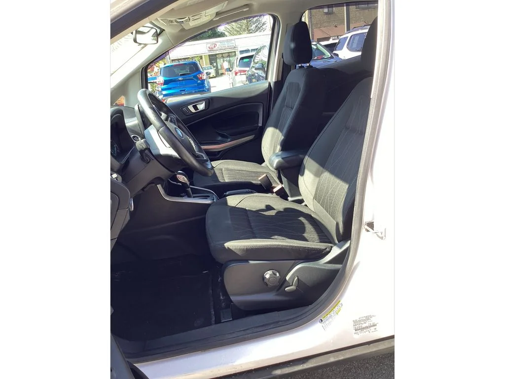 Used 2018 White Ford SE image 9