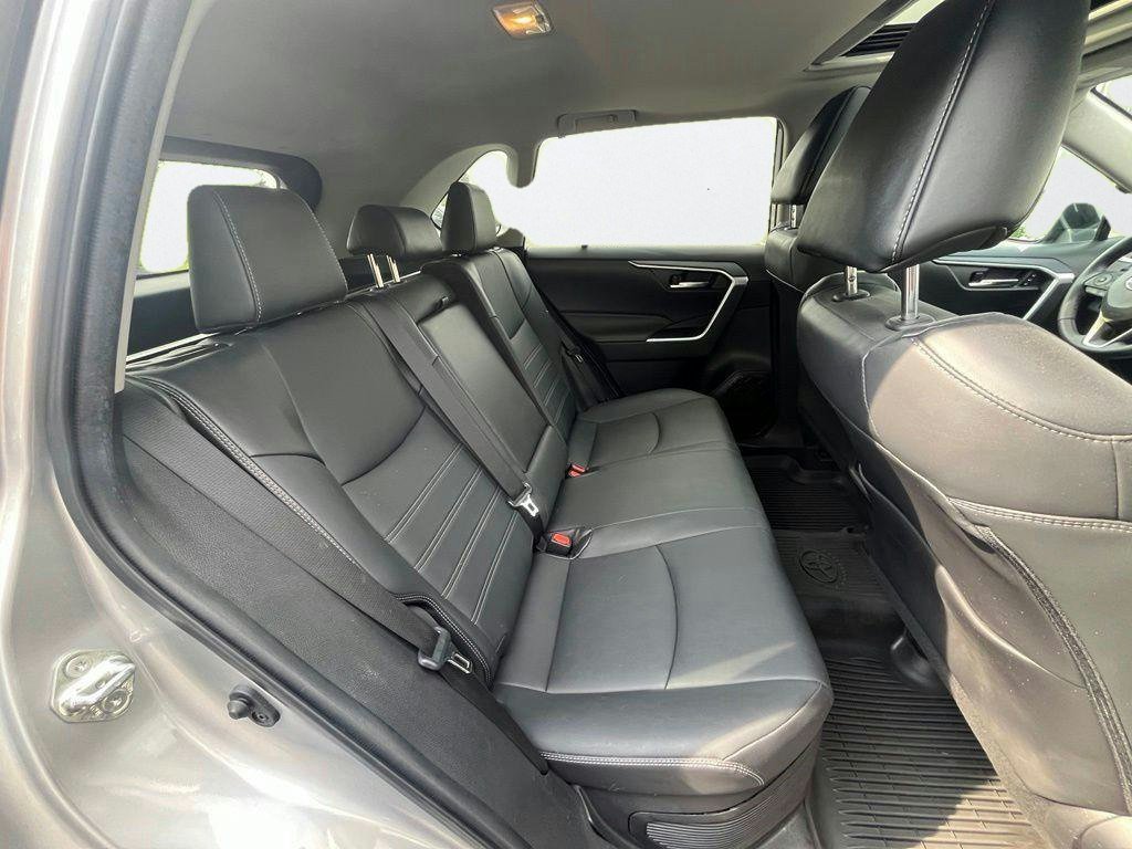 Used 2021 Silver Toyota XLE Premium image 25