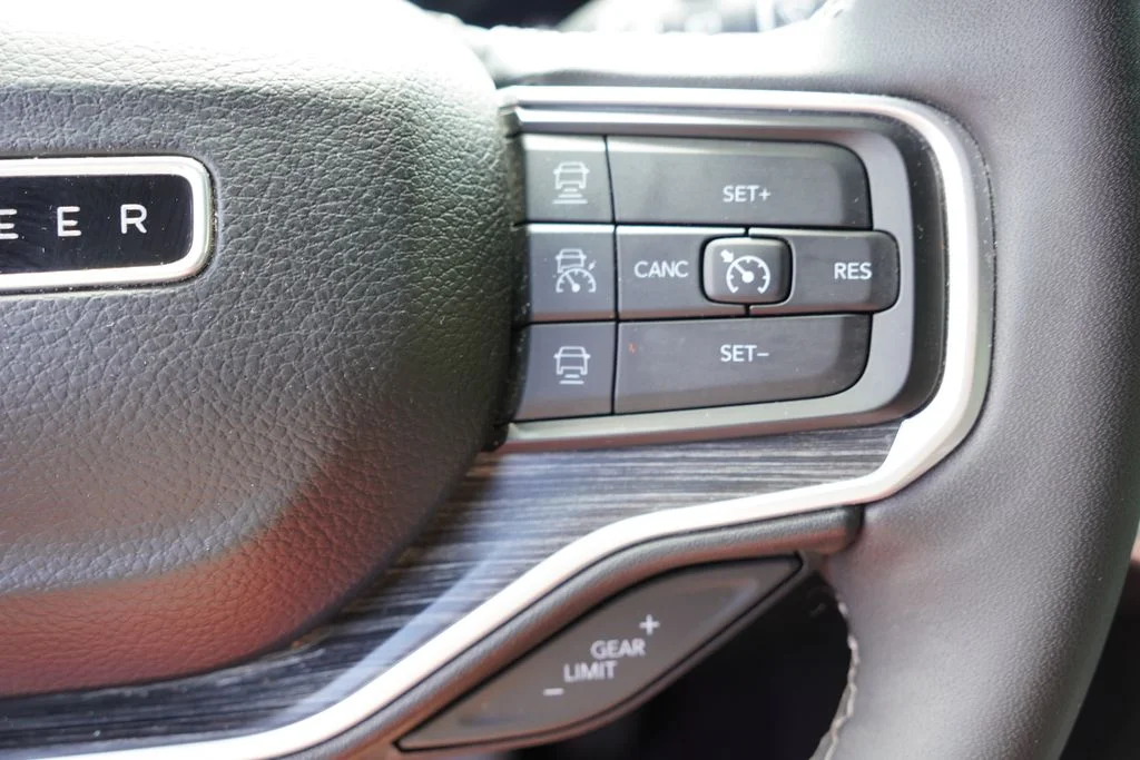 Used 2024 Silver Zynith Jeep Series II image 38
