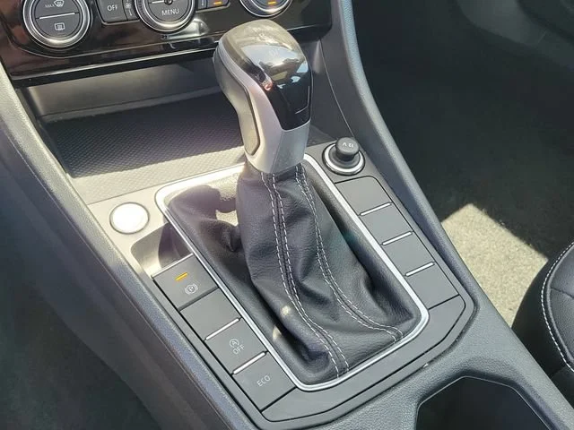 2024 Volkswagen Jetta SE - Photo 32