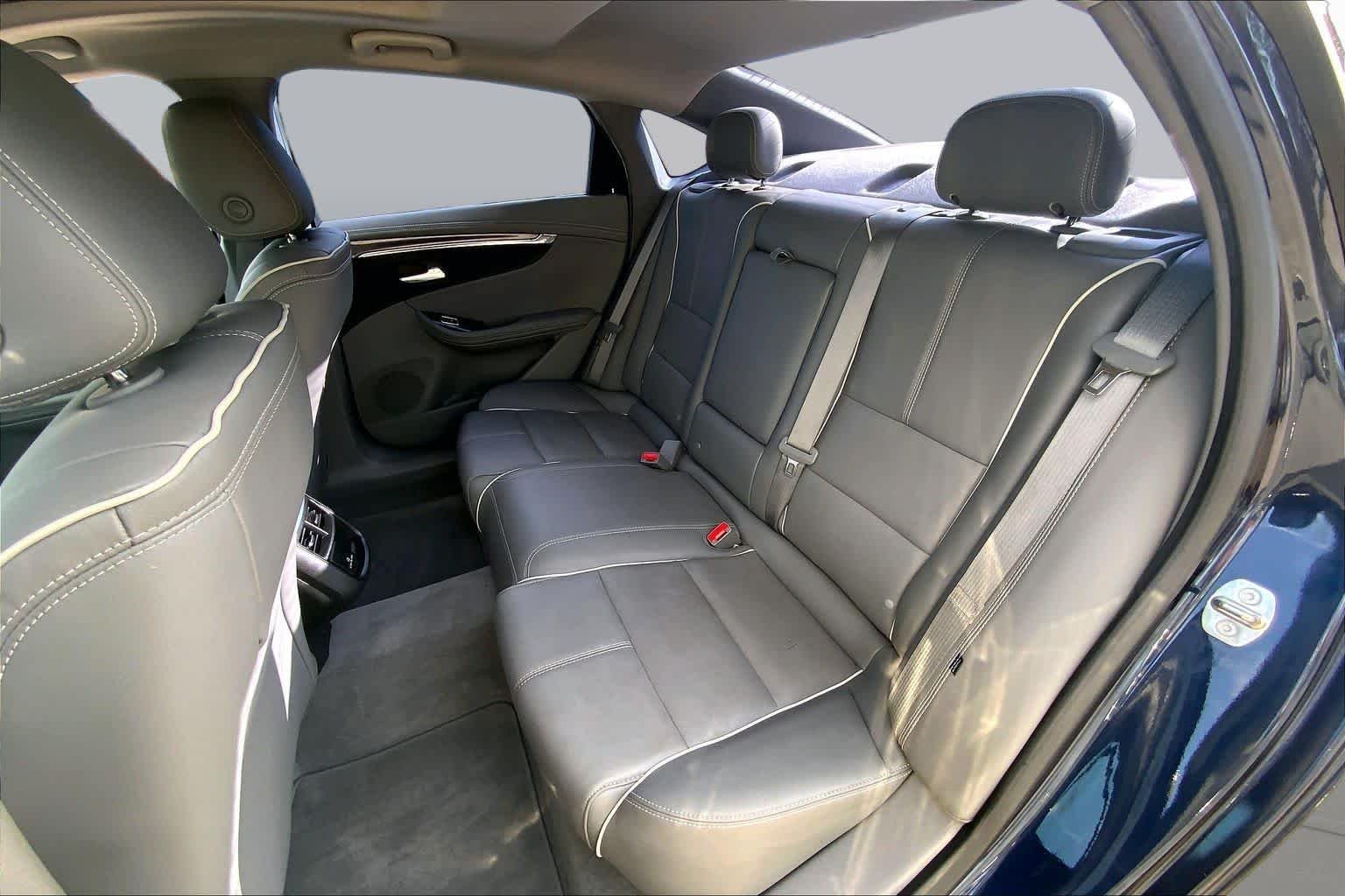 Used 2015 Blue Velvet Metallic Chevrolet LTZ image 21