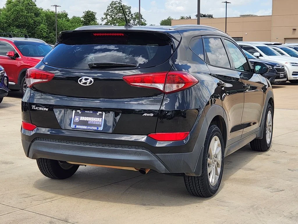 Used 2016 Ash Black Hyundai SE image 9