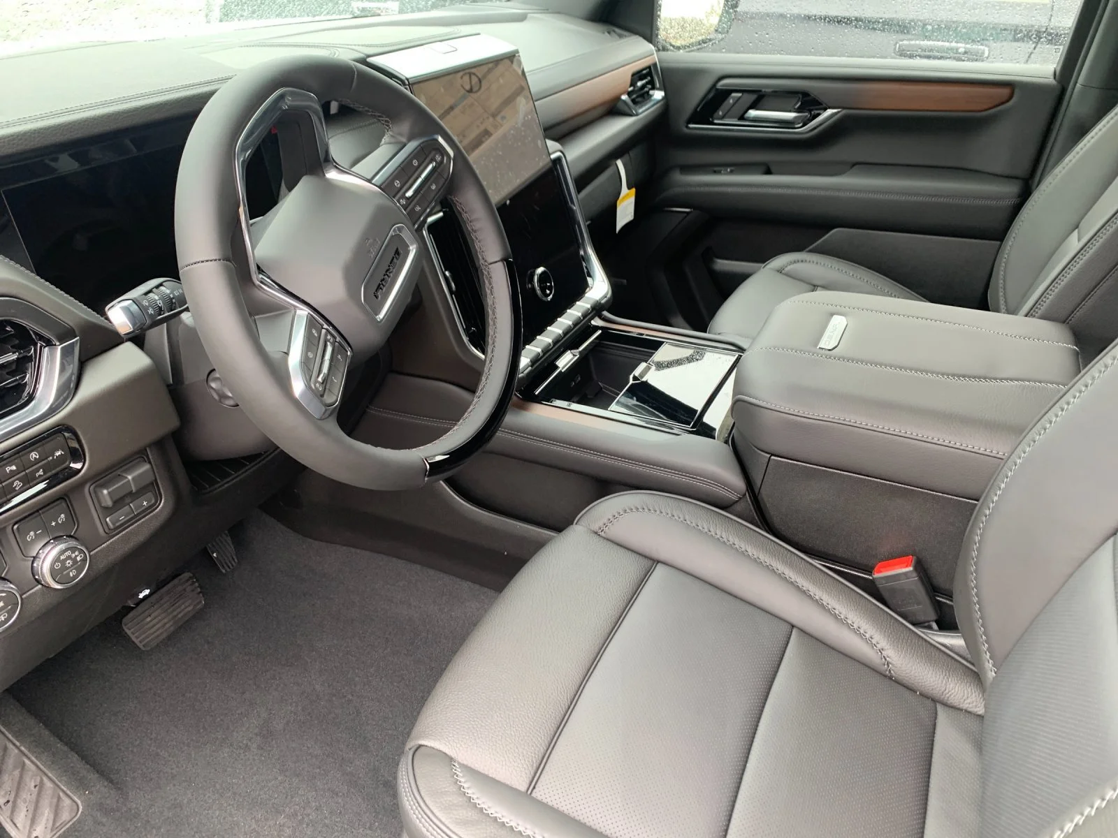 2026 GMC Yukon Denali - Photo 10