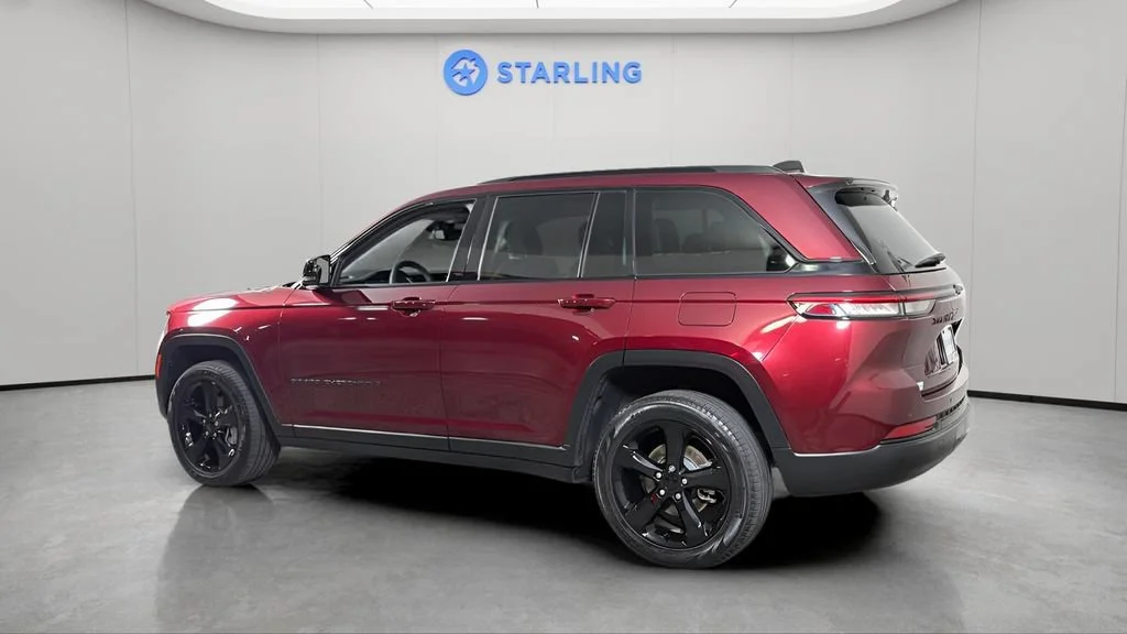 Used 2023 Red Jeep Limited 4x2 image 4