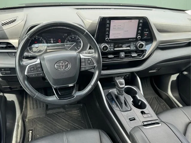 Used 2020 Blue Toyota XLE image 13