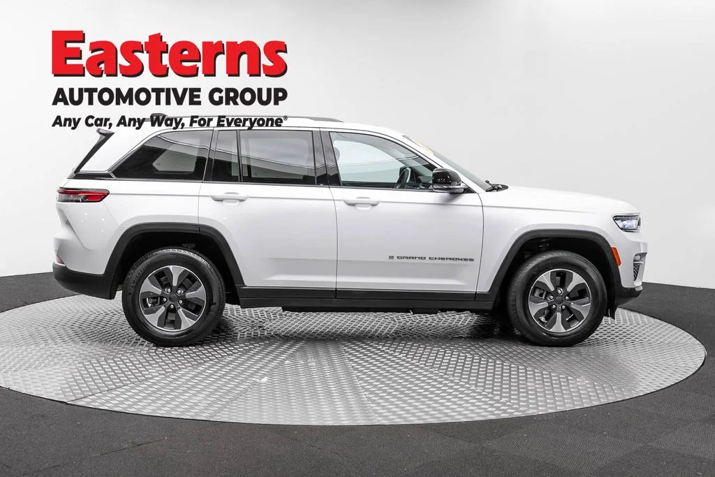 Used 2025 Silver Mitsubishi 2.0 SE image 57
