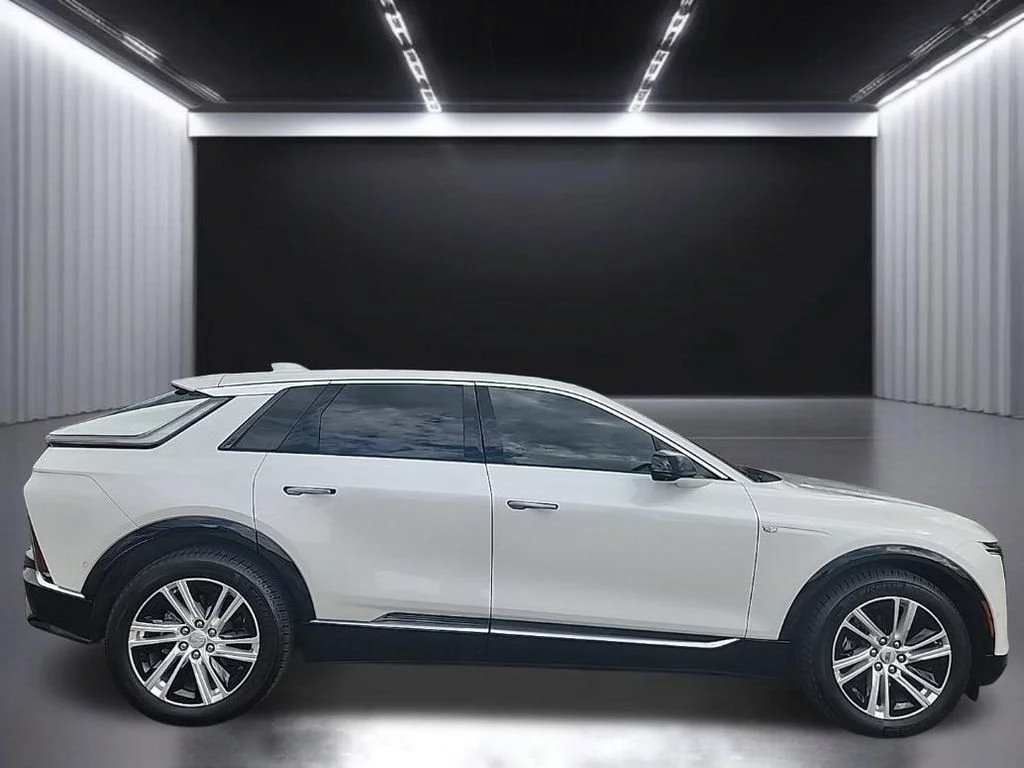 Used 2024 White Cadillac Tech image 5