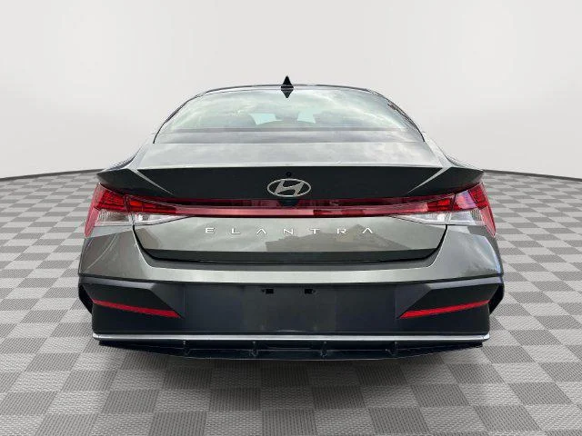 Used 2024 Amazon Gray Hyundai SEL image 4