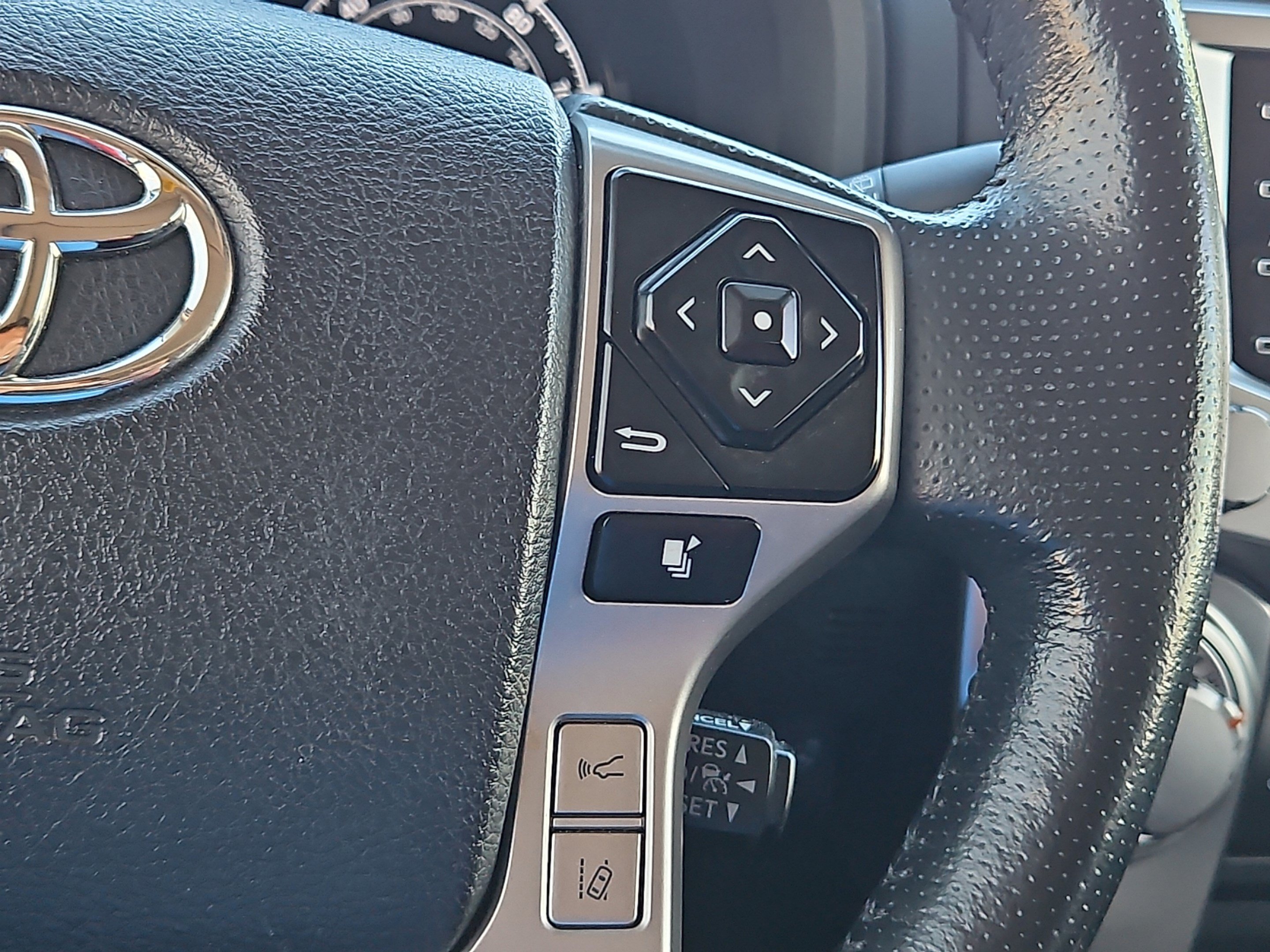 Used 2023 Magnetic Gray Metallic Toyota SR5 Premium image 16
