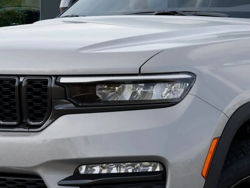 New 2025 Silver Zynith Exterior Paint Jeep Limited image 10