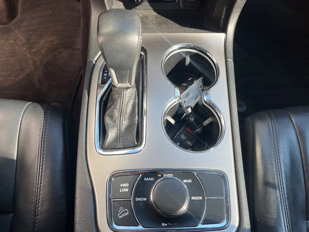 Used 2018 True Blue Jeep Limited image 21