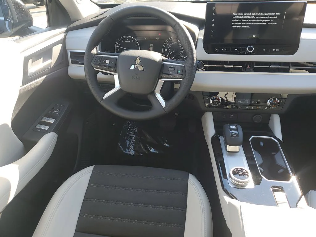 2026 Mitsubishi Outlander SE - Photo 12