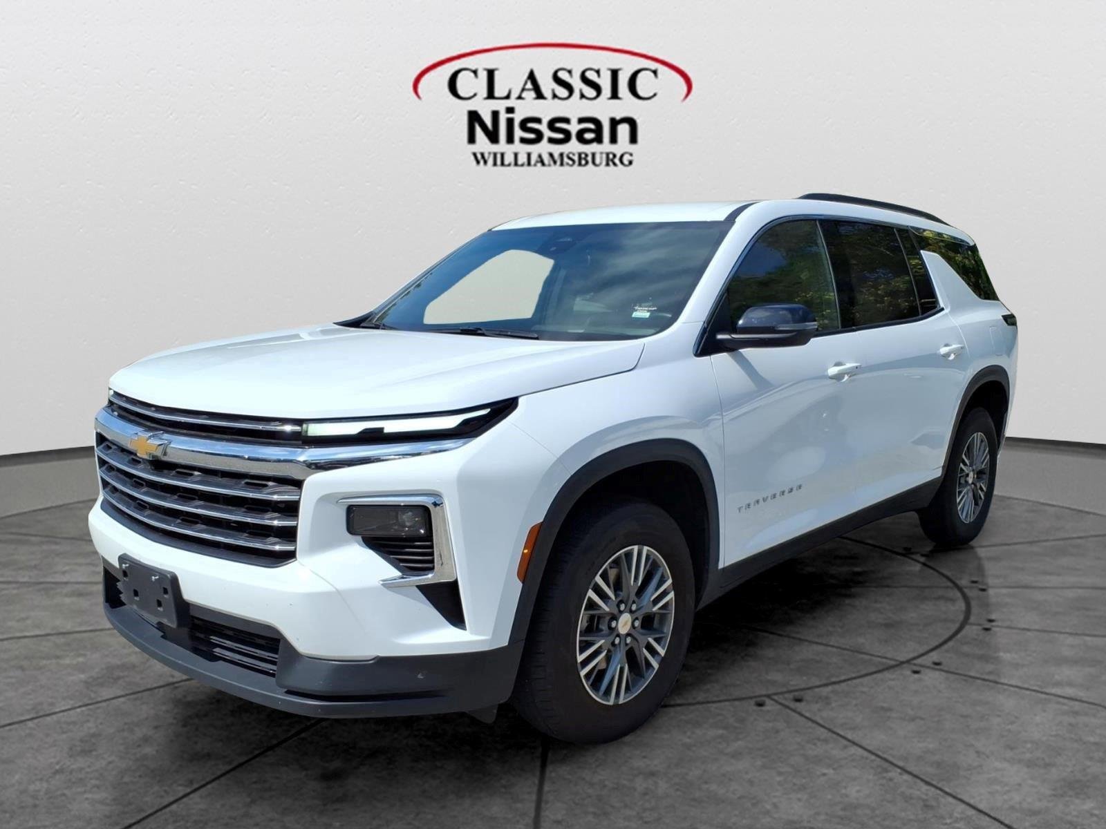 2025 Chevrolet Traverse LT
