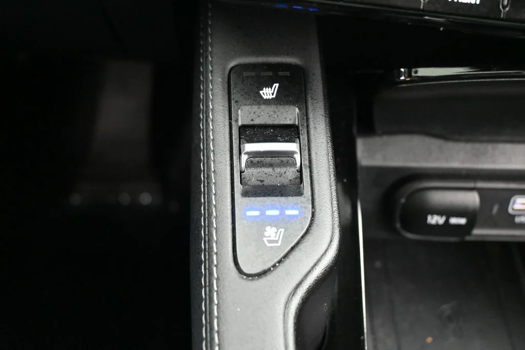 Used 2024 Wolf Gray Kia EX X-Line image 23