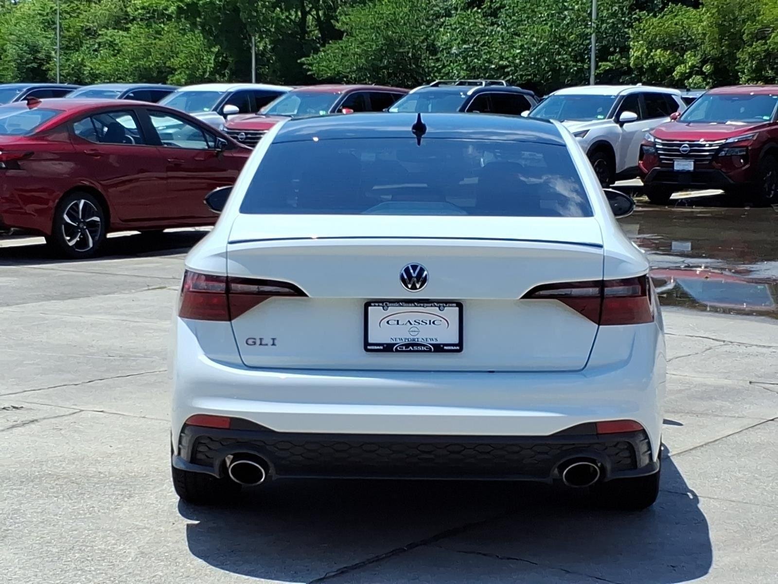 Used 2024 Pure White Volkswagen Autobahn image 8