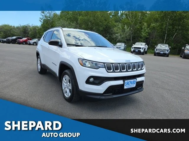 Used 2022 White Jeep Latitude image 1