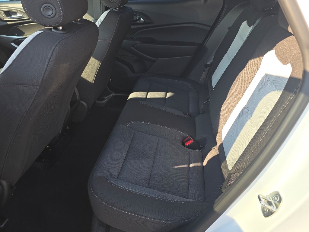 Used 2024 Summit White Chevrolet 1RS image 28