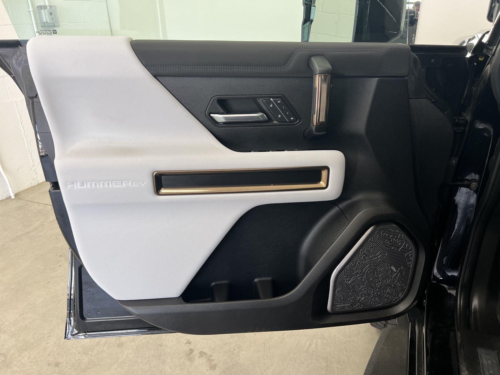 2024 GMC HUMMER EV 2X - Photo 12