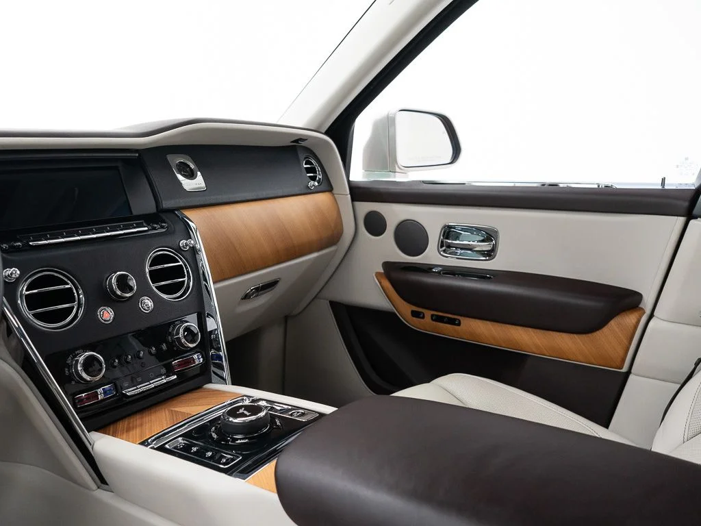 Certified Used 2019 White Sands Rolls-Royce  image 34