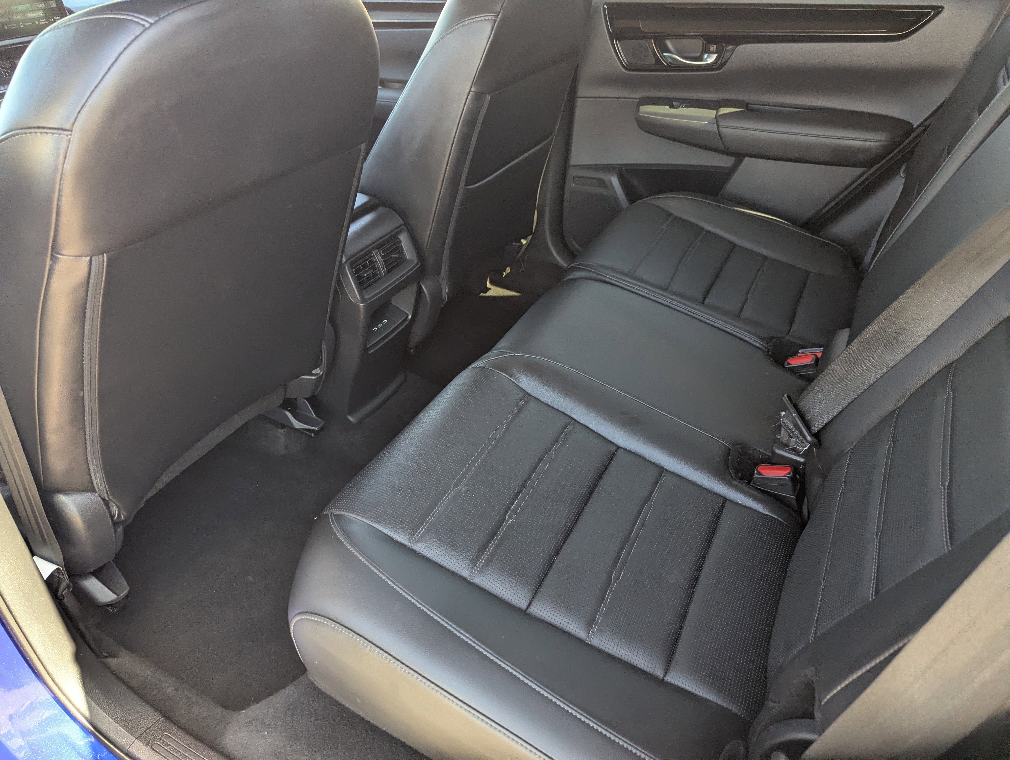 Used 2025 Solar Silver Metallic Honda EX-L image 17
