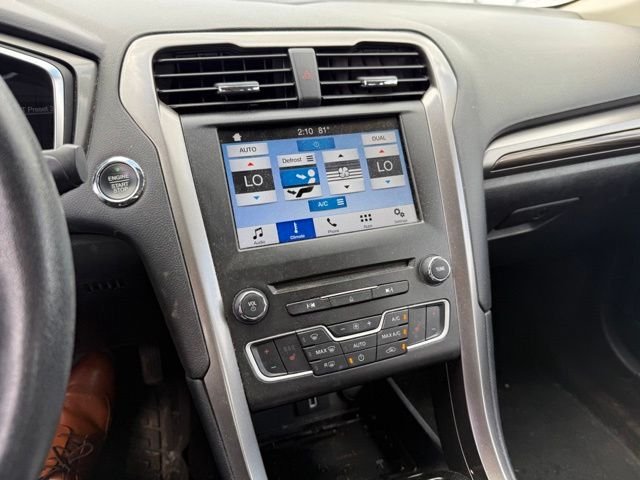 Used 2017 Red Ford SE image 9