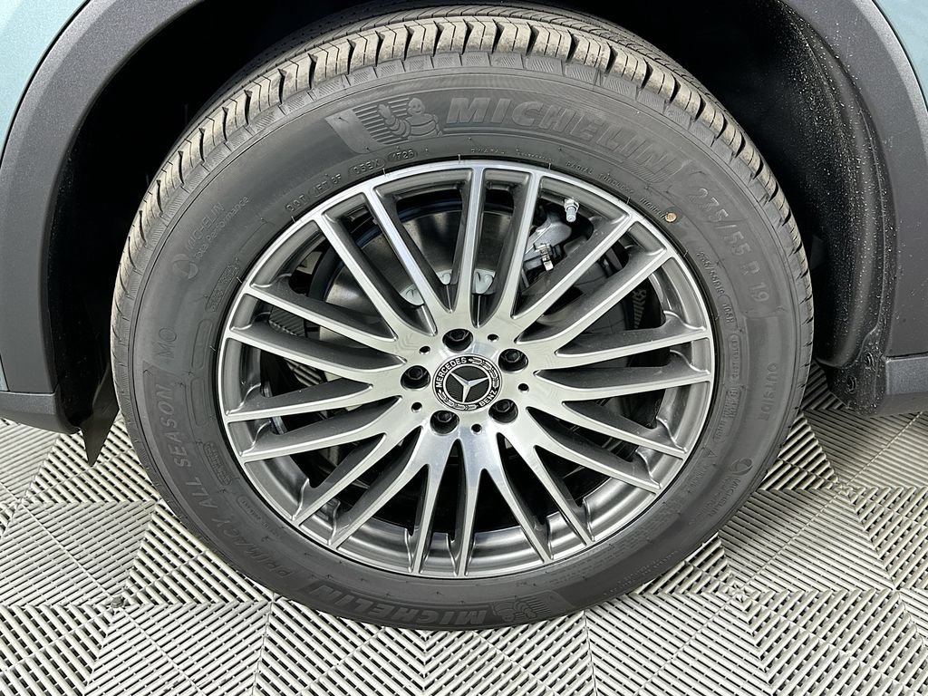 New 2026 Verde Silver Metallic Mercedes-Benz GLC 300 image 67