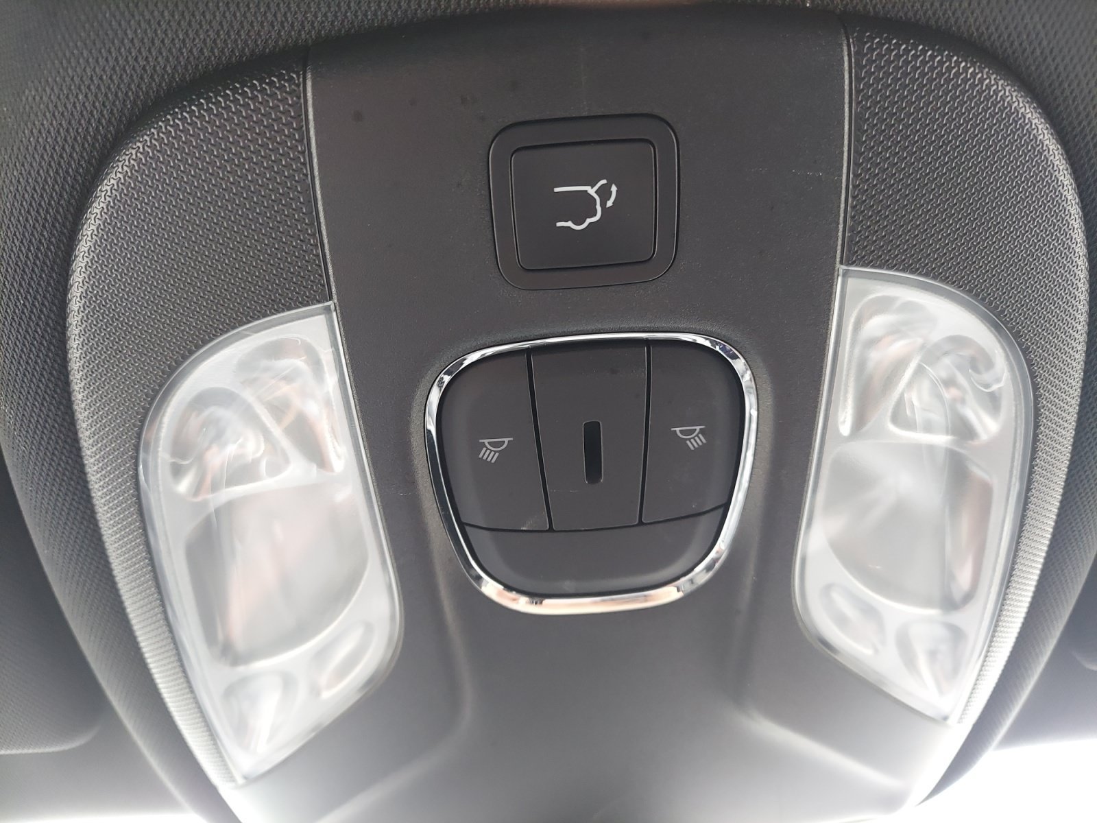 New 2026 Hydro Blue Pearlcoat Jeep Latitude Altitude image 18